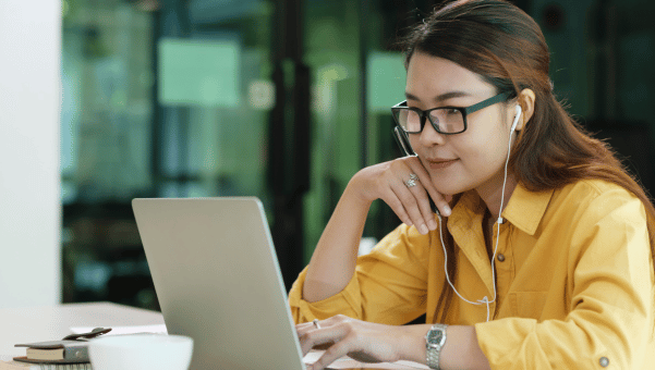 Online Schools that provide Laptops